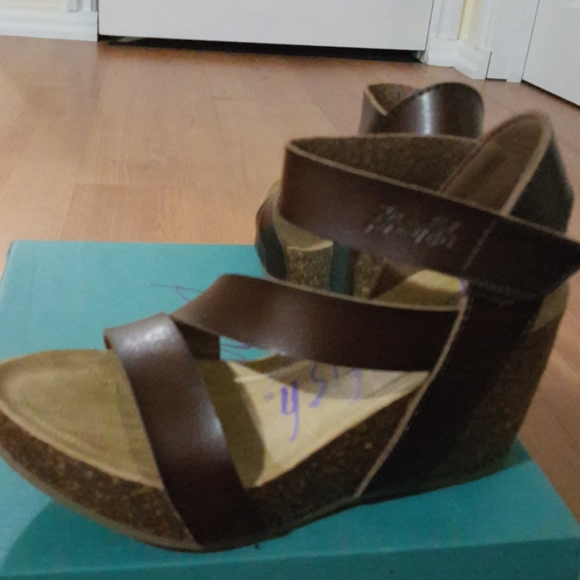 Blowfish Malibu with sexy strap-on shoes - Picture 6 of 6